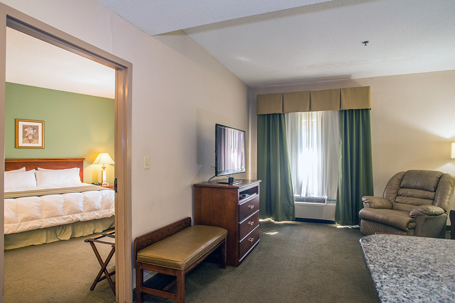 Two Room Suites in Orange, Virginia at Round Hill Inn