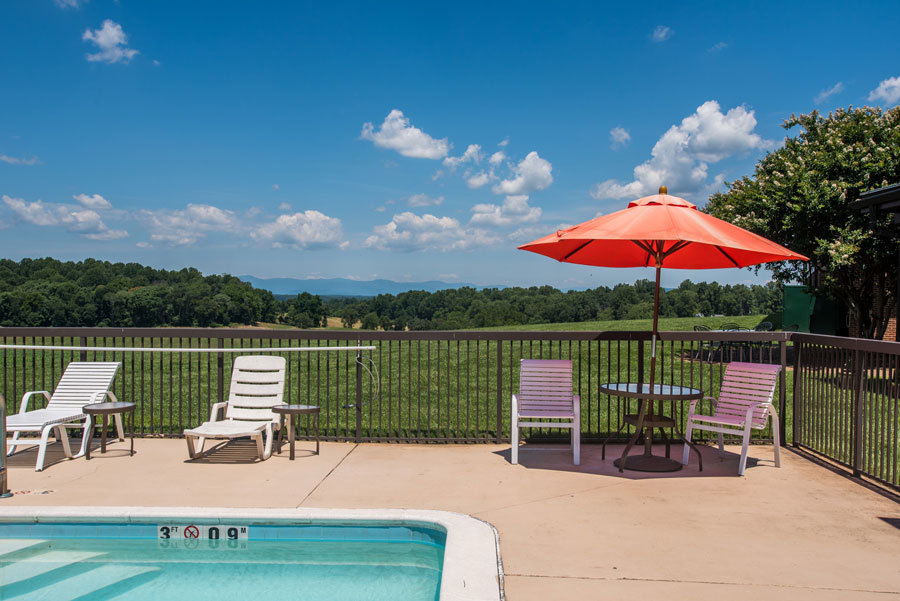 Round Hill Inn Veranda Views