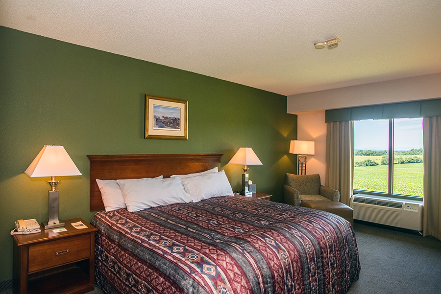 accessible hotel room with king bed in Orange, Virginia at Round Hill Inn